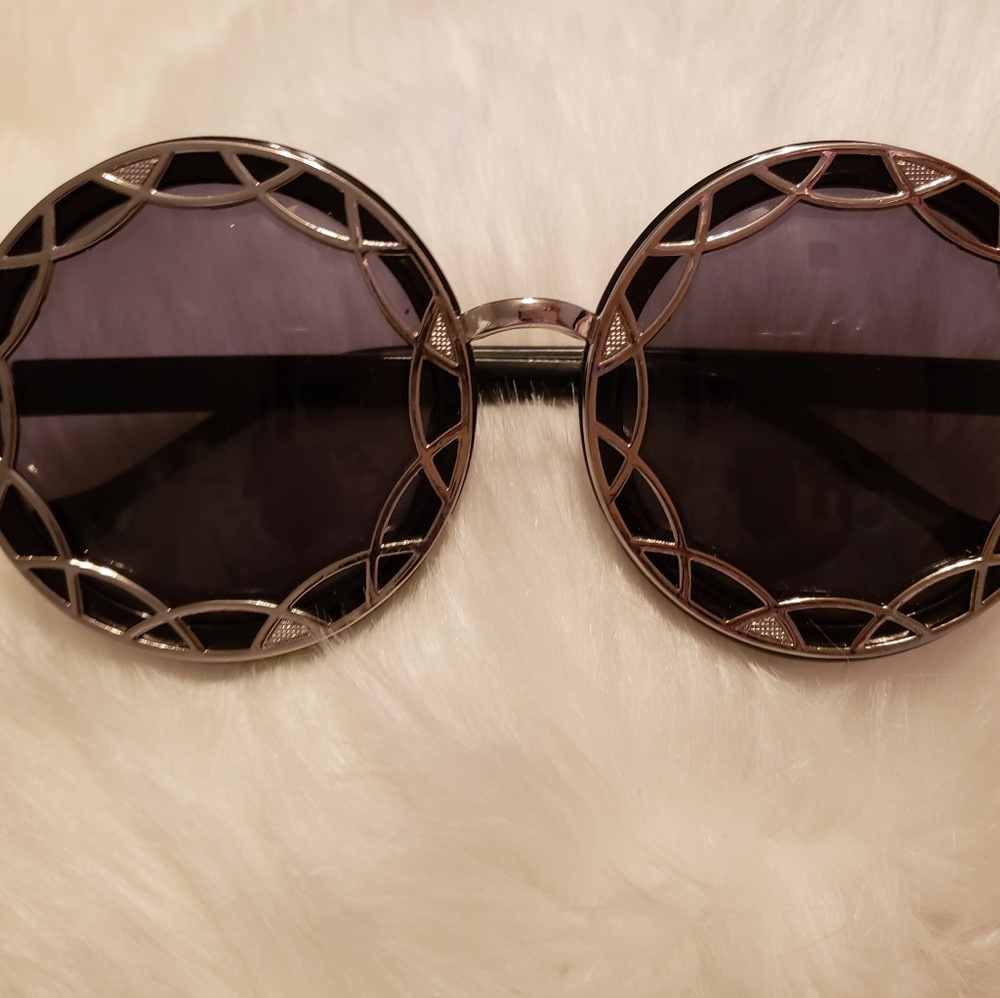 Round framed sunnies